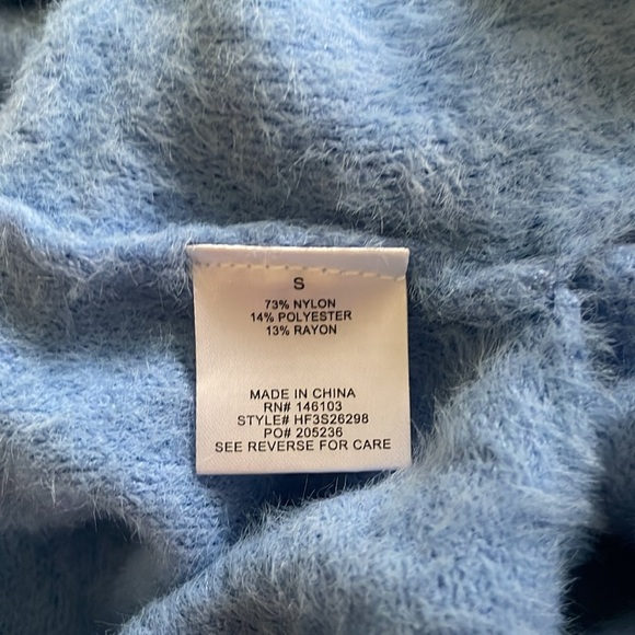 Hippie rose Alaskan blue color sweater - Picture 3 of 6